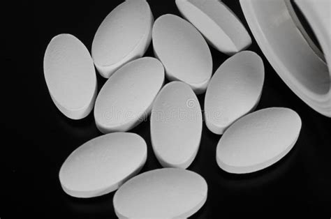 <b>White</b> <b>Pill</b> AN 627 Abuse. . White oval pill with no markings